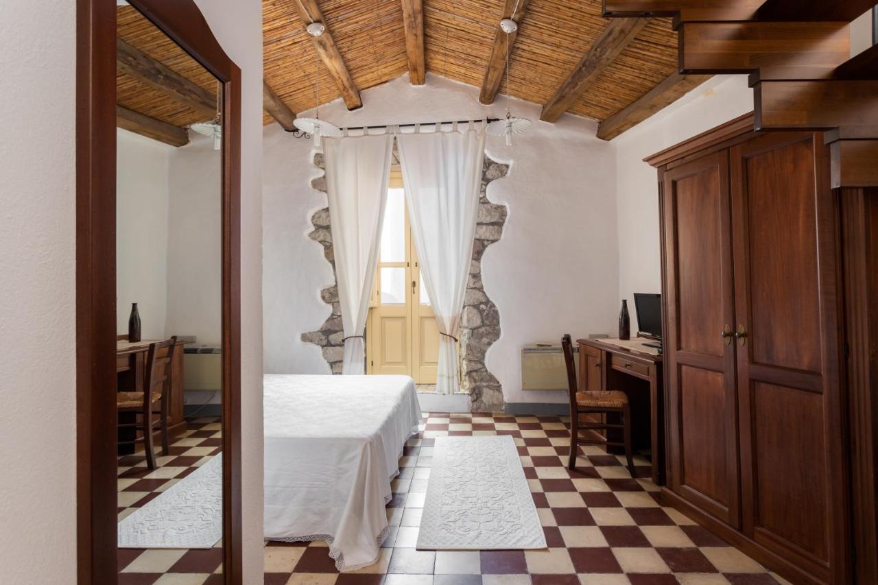 Locanda Di Corte บอซา ภายนอก รูปภาพ