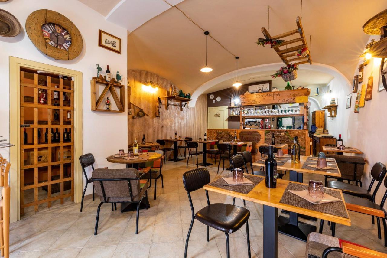 Locanda Di Corte บอซา ภายนอก รูปภาพ